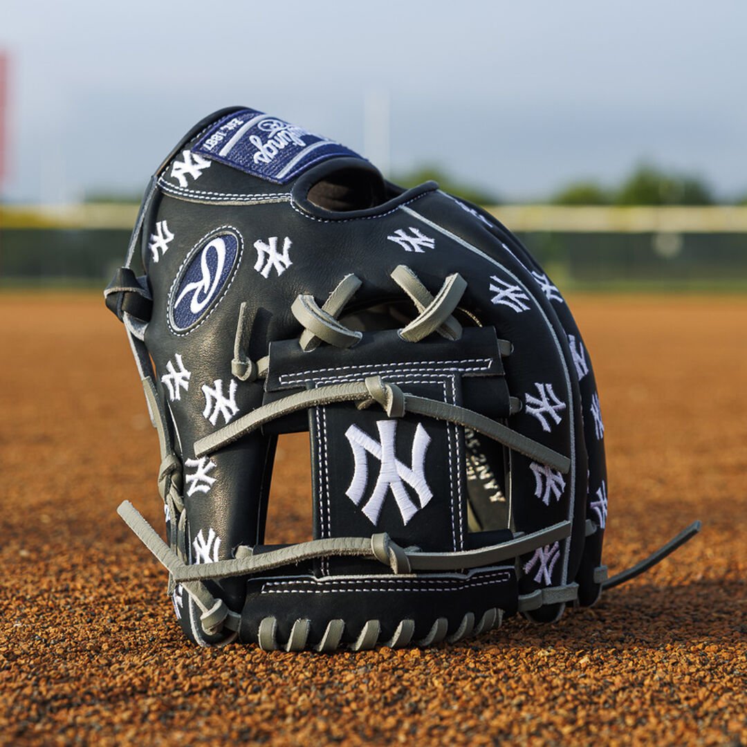 New York Yankees Heart of the Hide 11.75-Inch Infield Glove - Image 7
