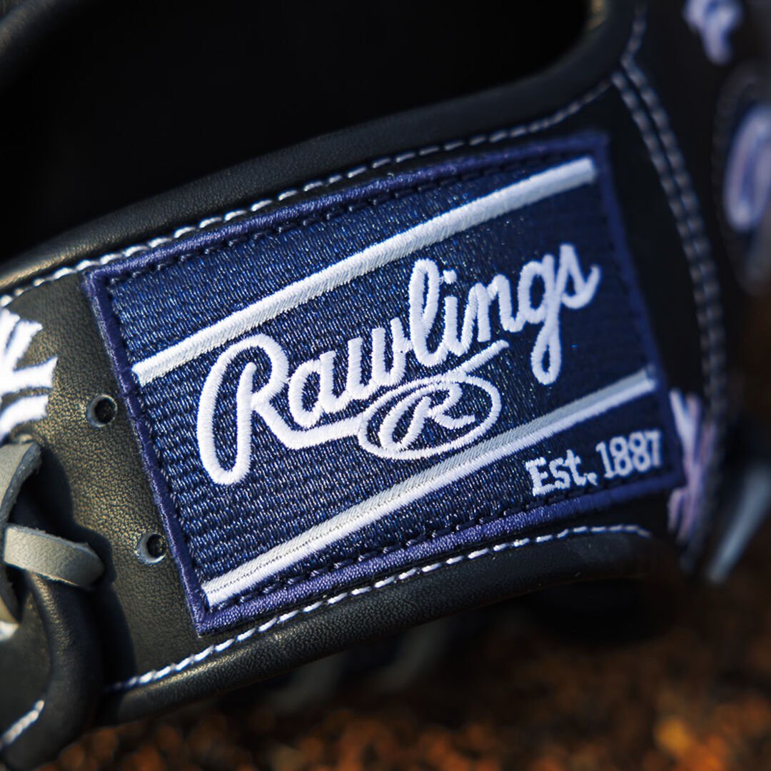 New York Yankees Heart of the Hide 11.75-Inch Infield Glove - Image 11