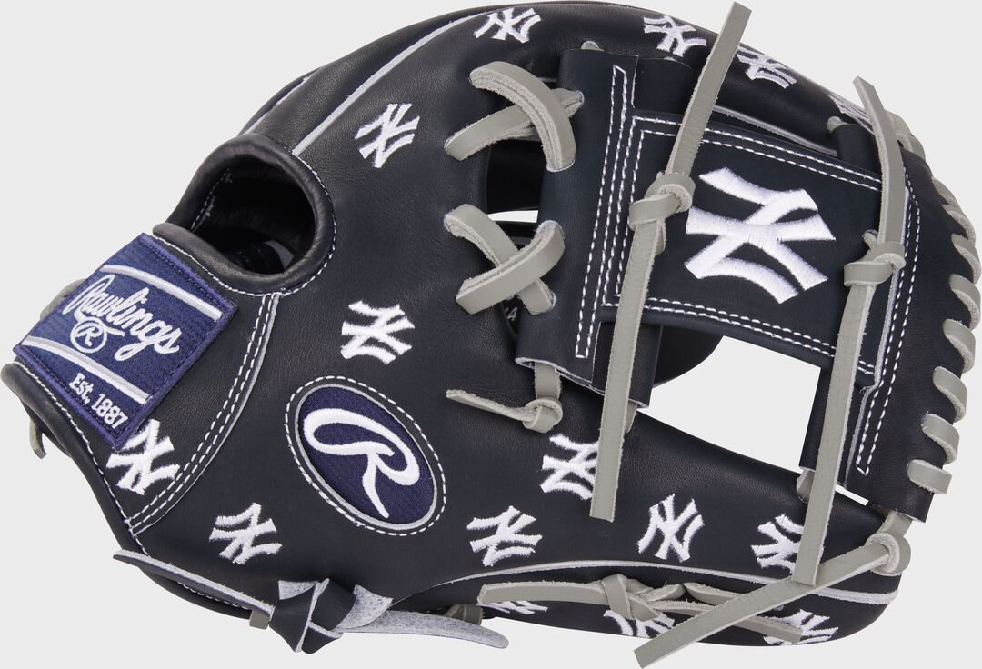 New York Yankees Heart of the Hide 11.75-Inch Infield Glove - Image 3
