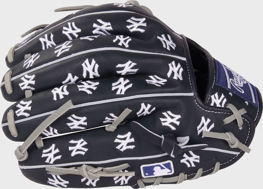 New York Yankees Heart of the Hide 11.75-Inch Infield Glove - Image 5