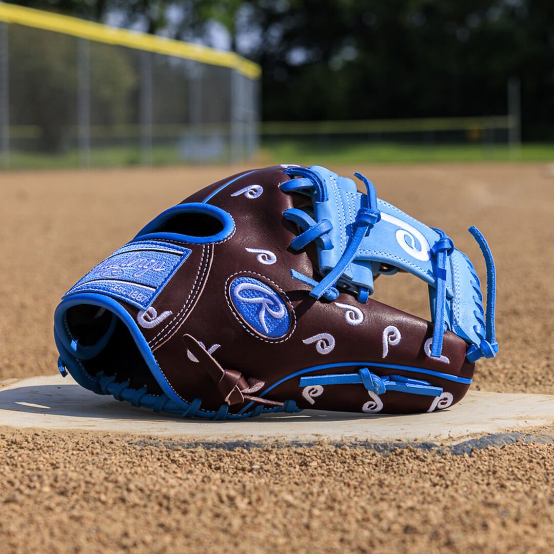 Philadelphia Phillies Heart of the Hide 11.75-Inch Infield Glove - Image 2