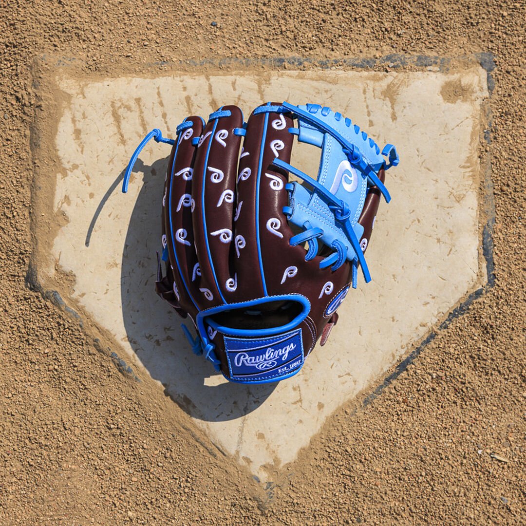 Philadelphia Phillies Heart of the Hide 11.75-Inch Infield Glove - Image 7