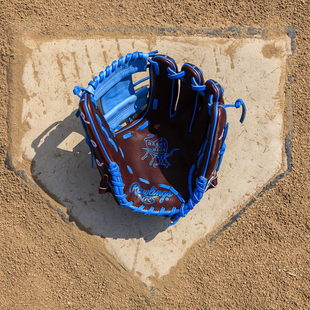 Philadelphia Phillies Heart of the Hide 11.75-Inch Infield Glove - Image 8