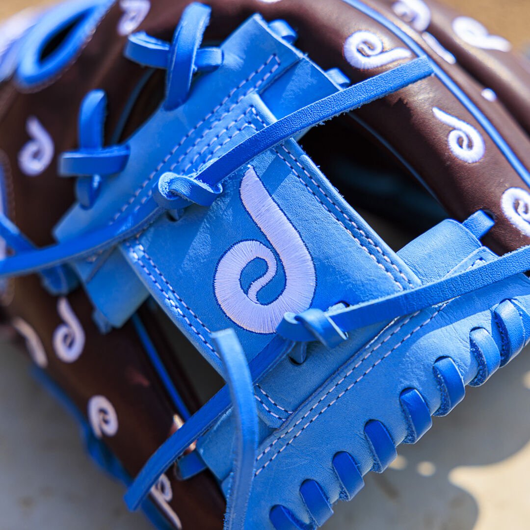 Philadelphia Phillies Heart of the Hide 11.75-Inch Infield Glove - Image 11