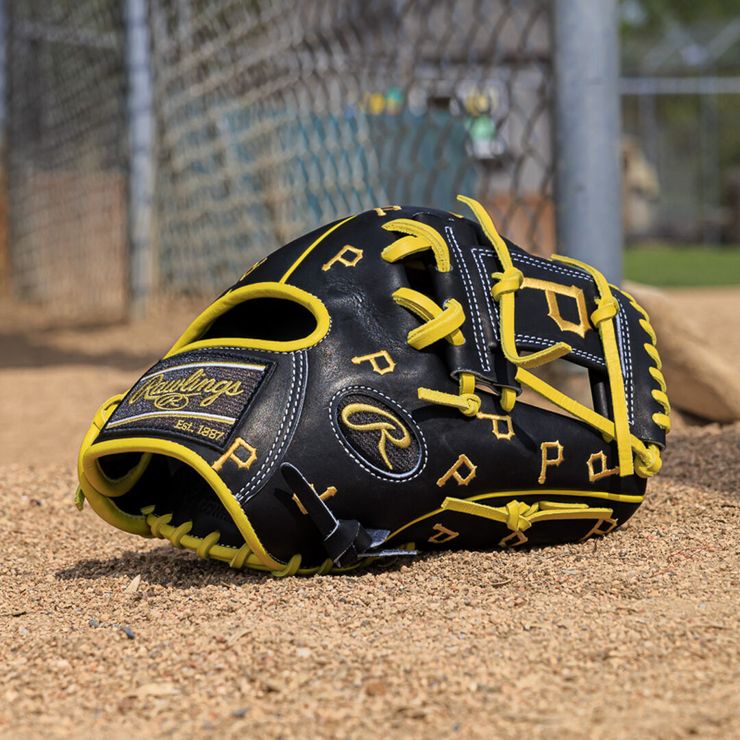 Pittsburgh Pirates Heart of the Hide 11.75-Inch Infield Glove - Image 2