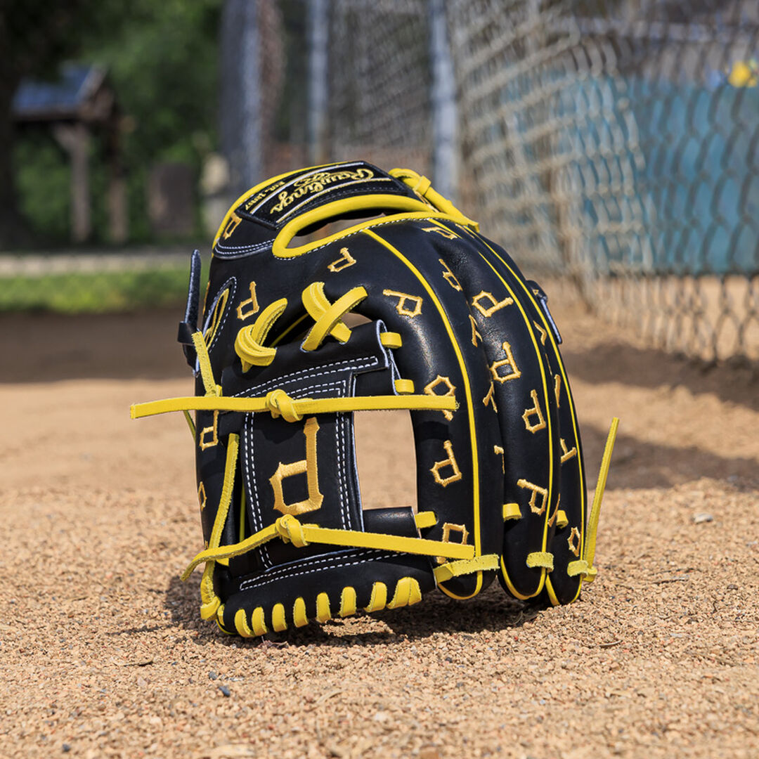 Pittsburgh Pirates Heart of the Hide 11.75-Inch Infield Glove - Image 7