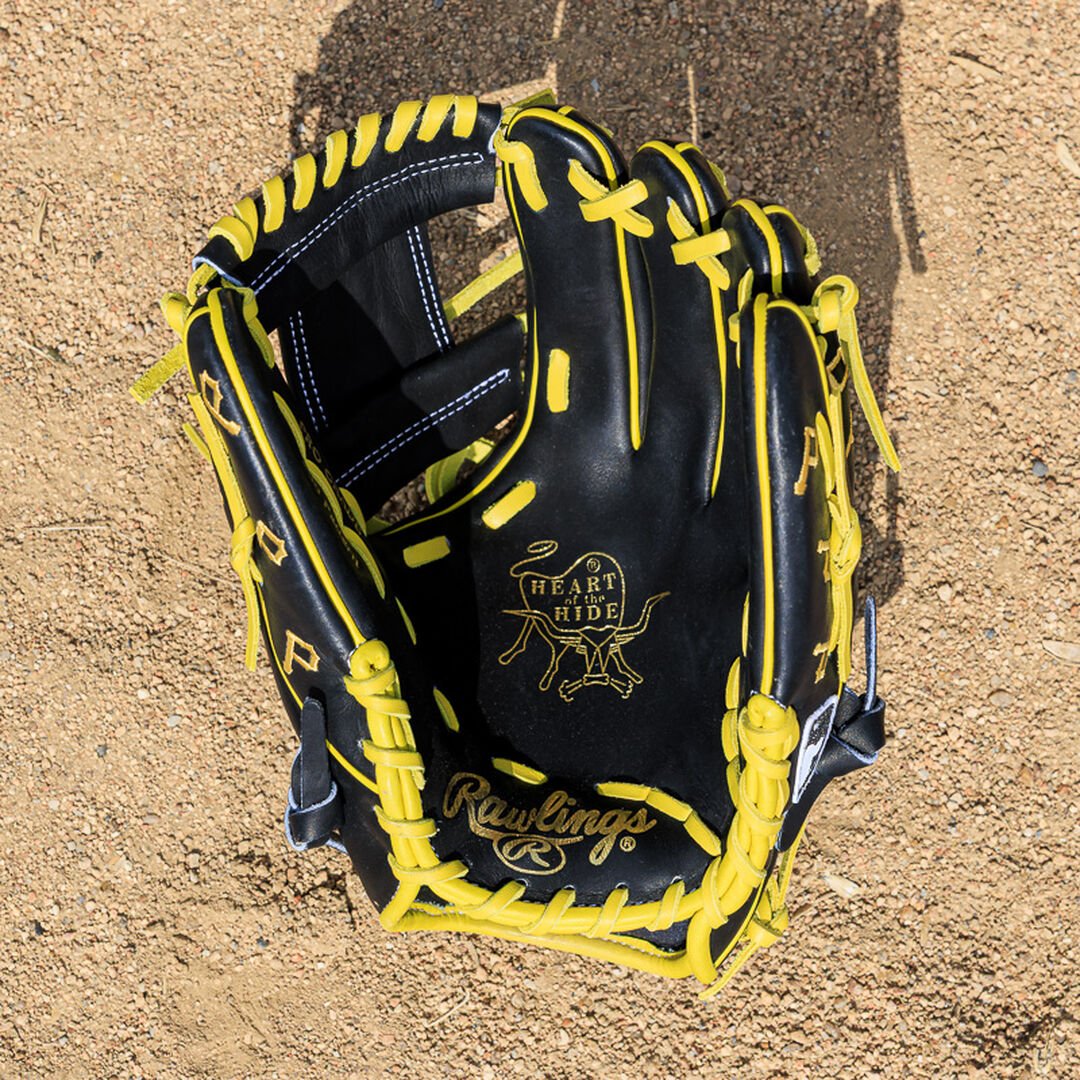 Pittsburgh Pirates Heart of the Hide 11.75-Inch Infield Glove - Image 9