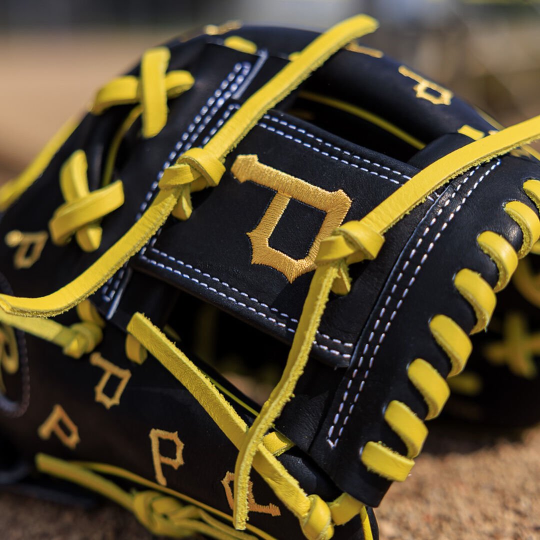 Pittsburgh Pirates Heart of the Hide 11.75-Inch Infield Glove - Image 10