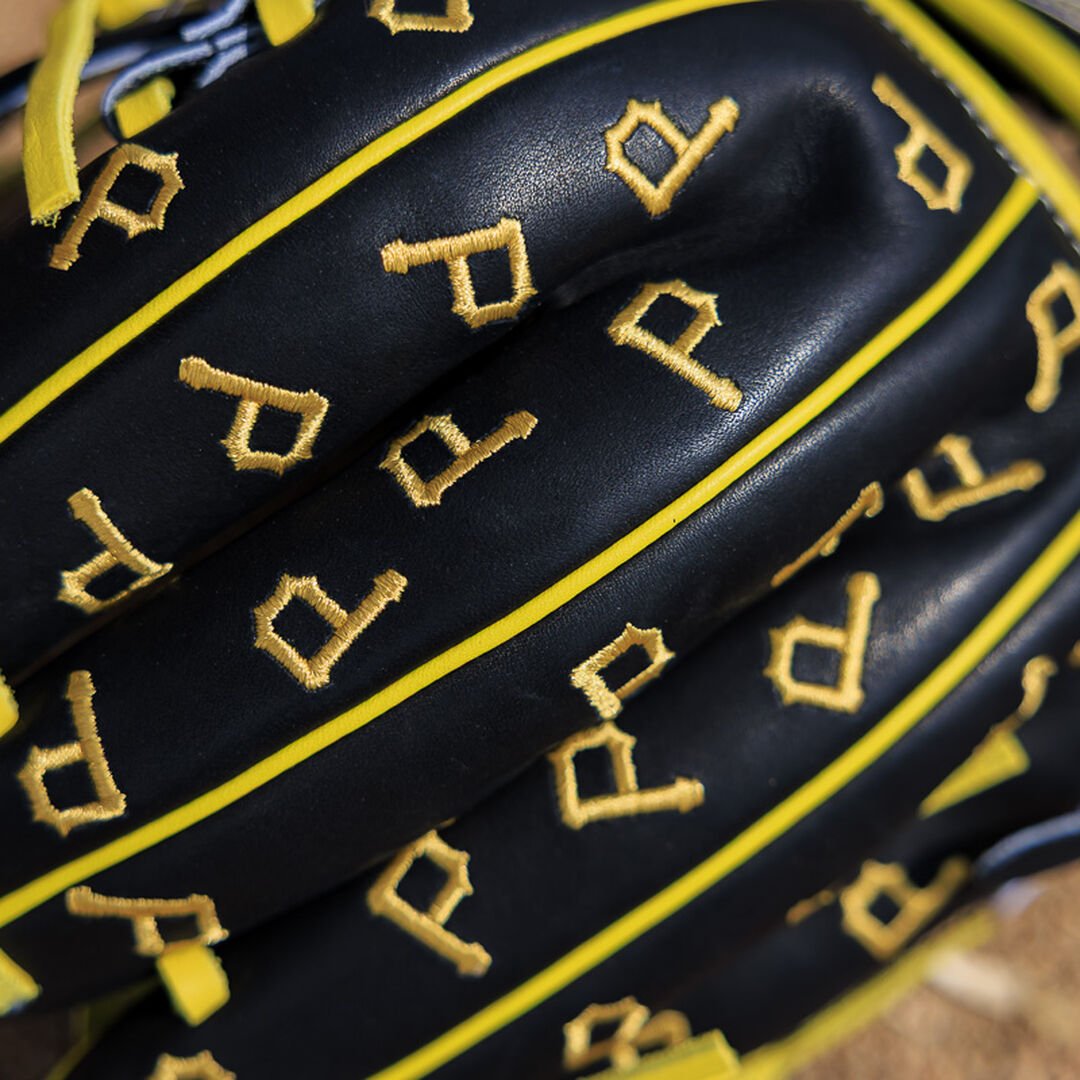 Pittsburgh Pirates Heart of the Hide 11.75-Inch Infield Glove - Image 11