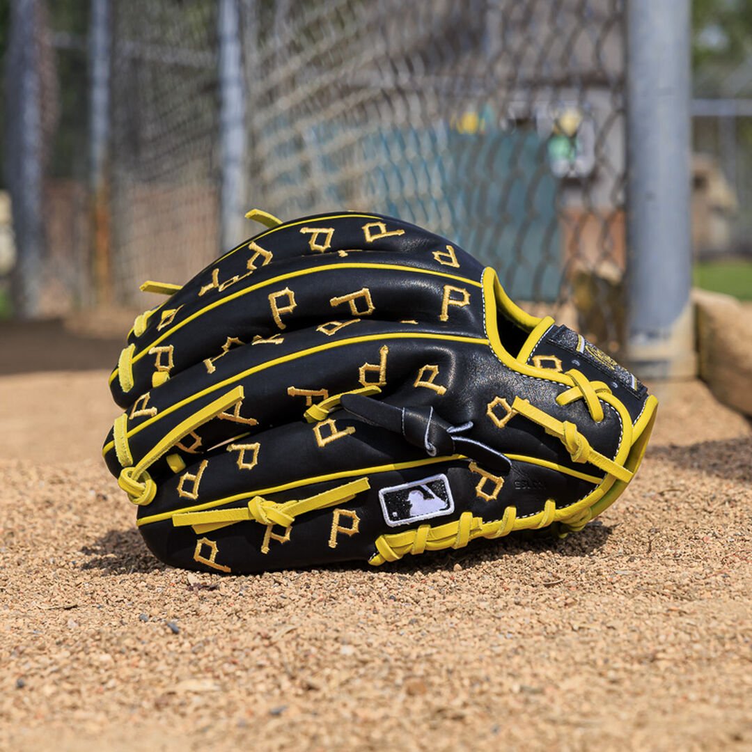 Pittsburgh Pirates Heart of the Hide 11.75-Inch Infield Glove - Image 16
