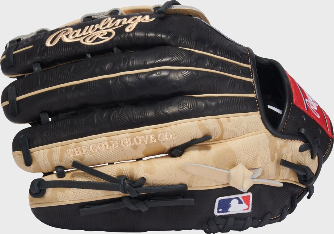 Gameday 57 Series Fernando Tatís Jr. Heart of the Hide Glove Right Hand Throw - Image 5