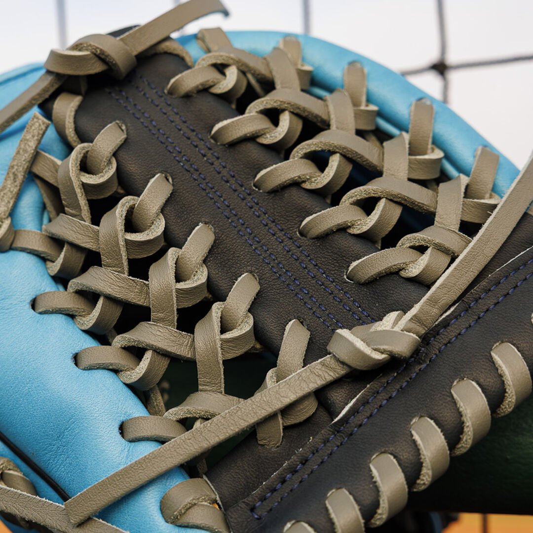 Exclusive Heart of the Hide ContoUR Fit Infield/Pitcher's Glove Right Hand Throw - Image 10