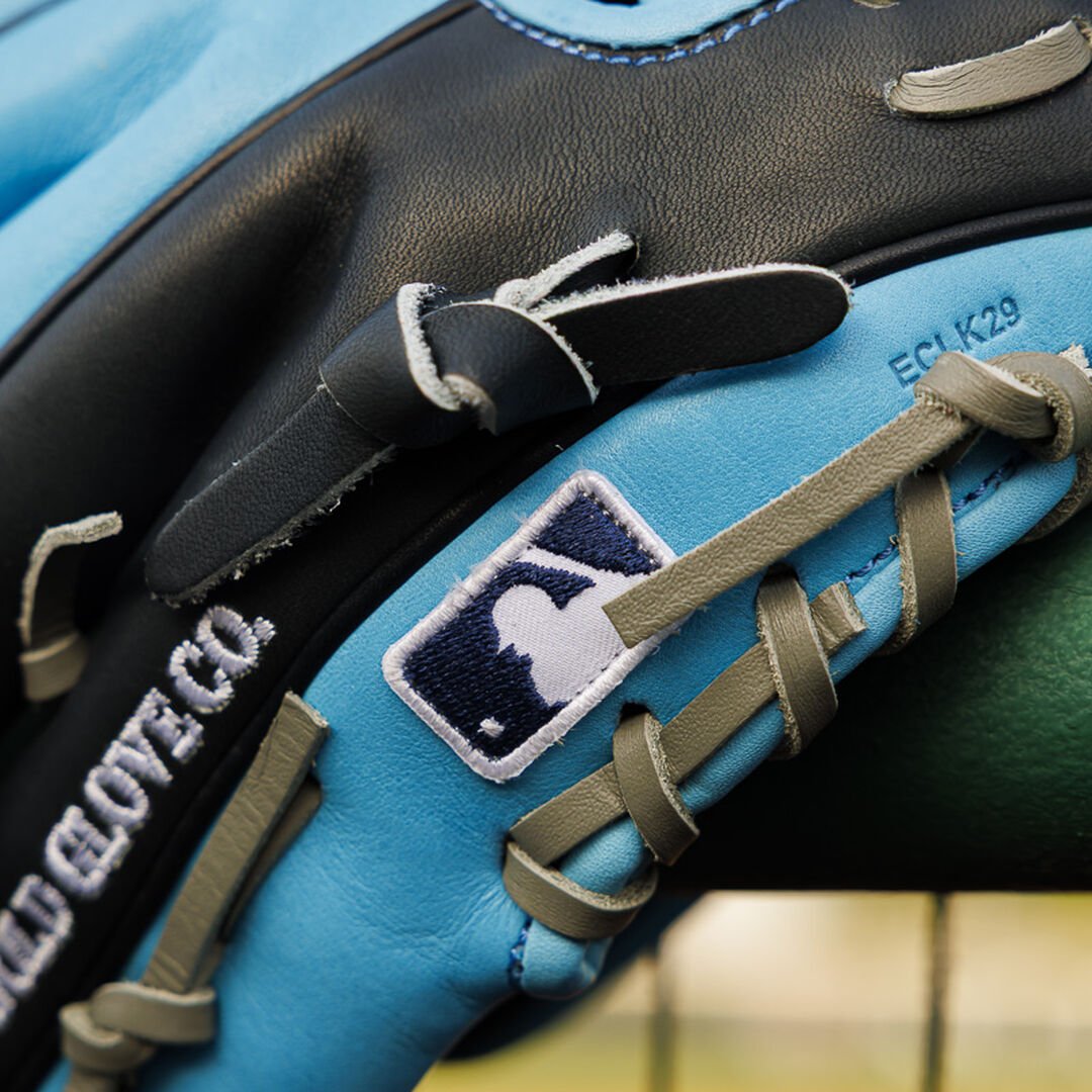 Exclusive Heart of the Hide ContoUR Fit Infield/Pitcher's Glove Right Hand Throw - Image 12