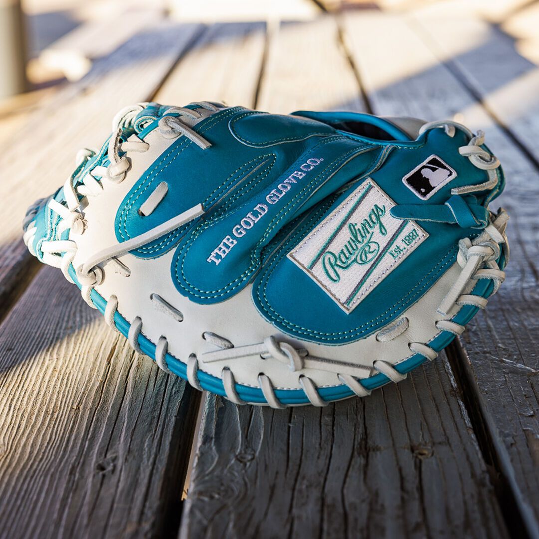Exclusive 33-inch Rawlings R2G Heart of the Hide Catcher's Mitt - Image 7