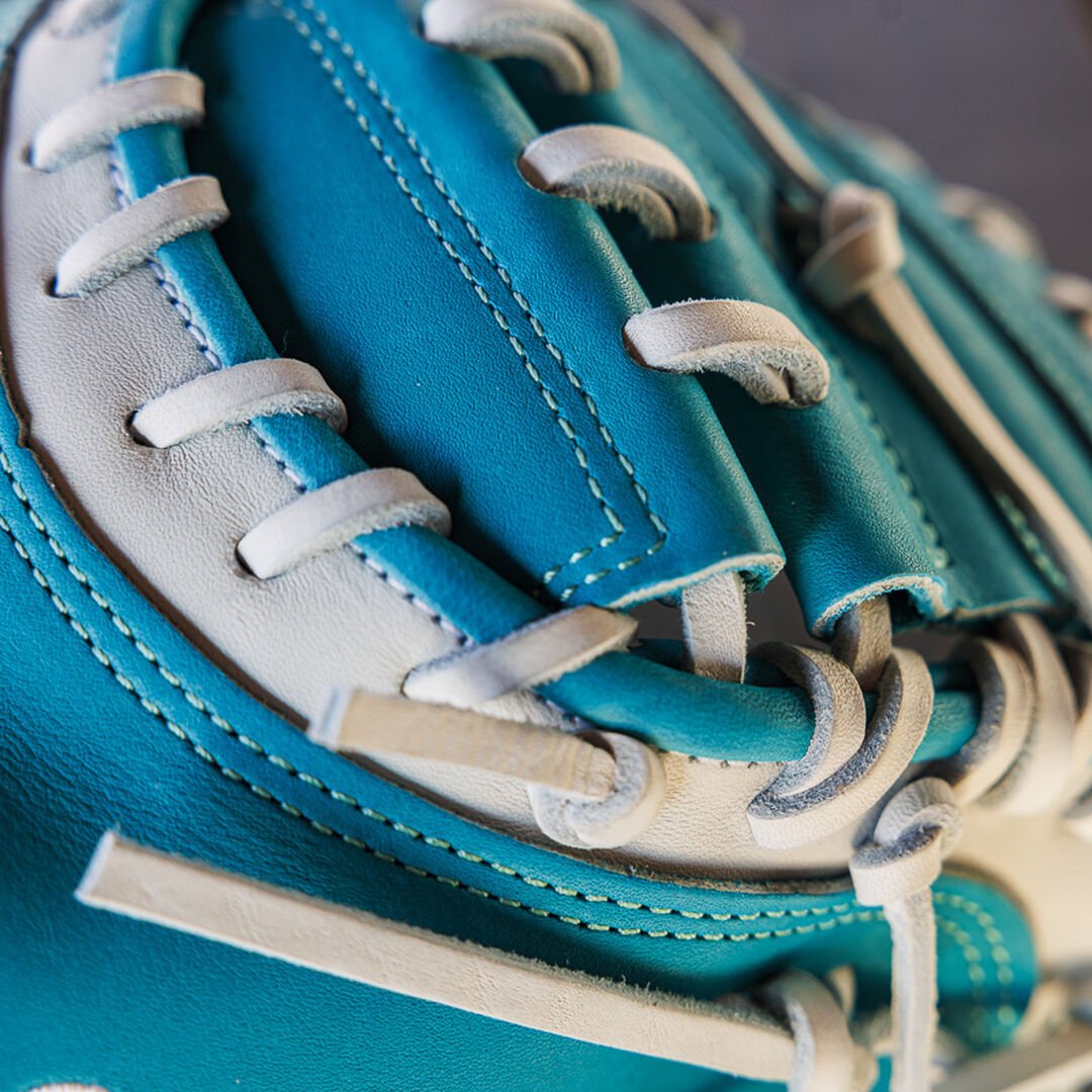 Exclusive 33-inch Rawlings R2G Heart of the Hide Catcher's Mitt - Image 11