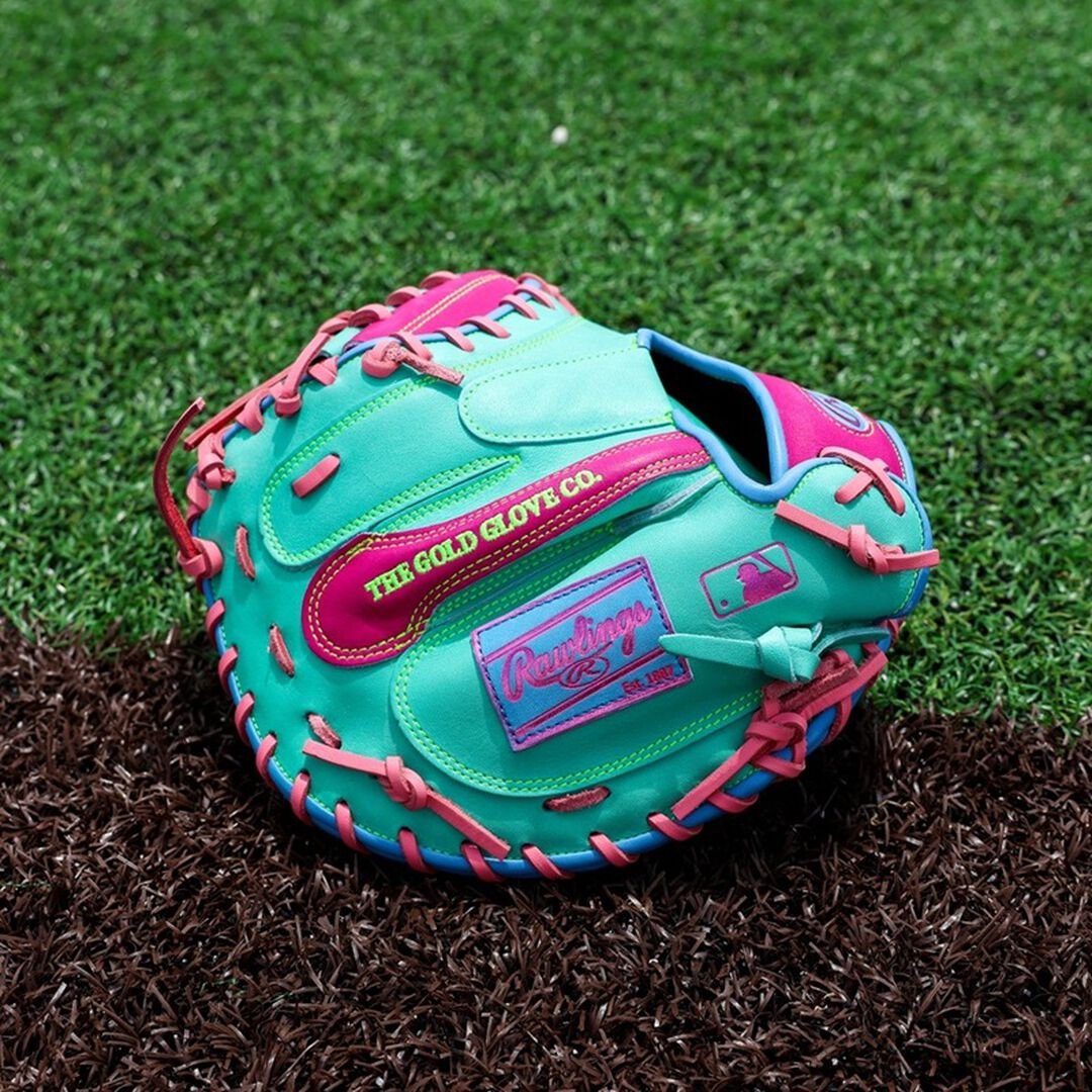 Rawlings Heart of the Hide ColorSync 10 34 in Catcher's Mitt Right Hand Throw - Image 3