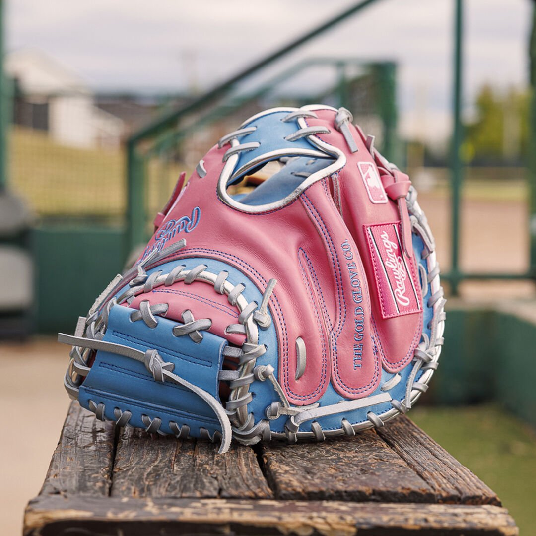 Exclusive Heart of the Hide 32.5" Catcher's Mitt Right Hand Throw - Image 6