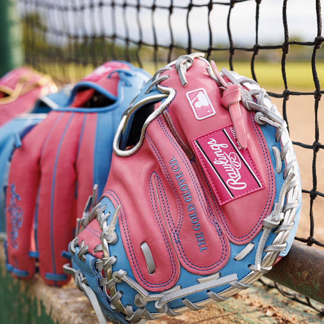 Exclusive Heart of the Hide 32.5" Catcher's Mitt Right Hand Throw - Image 8