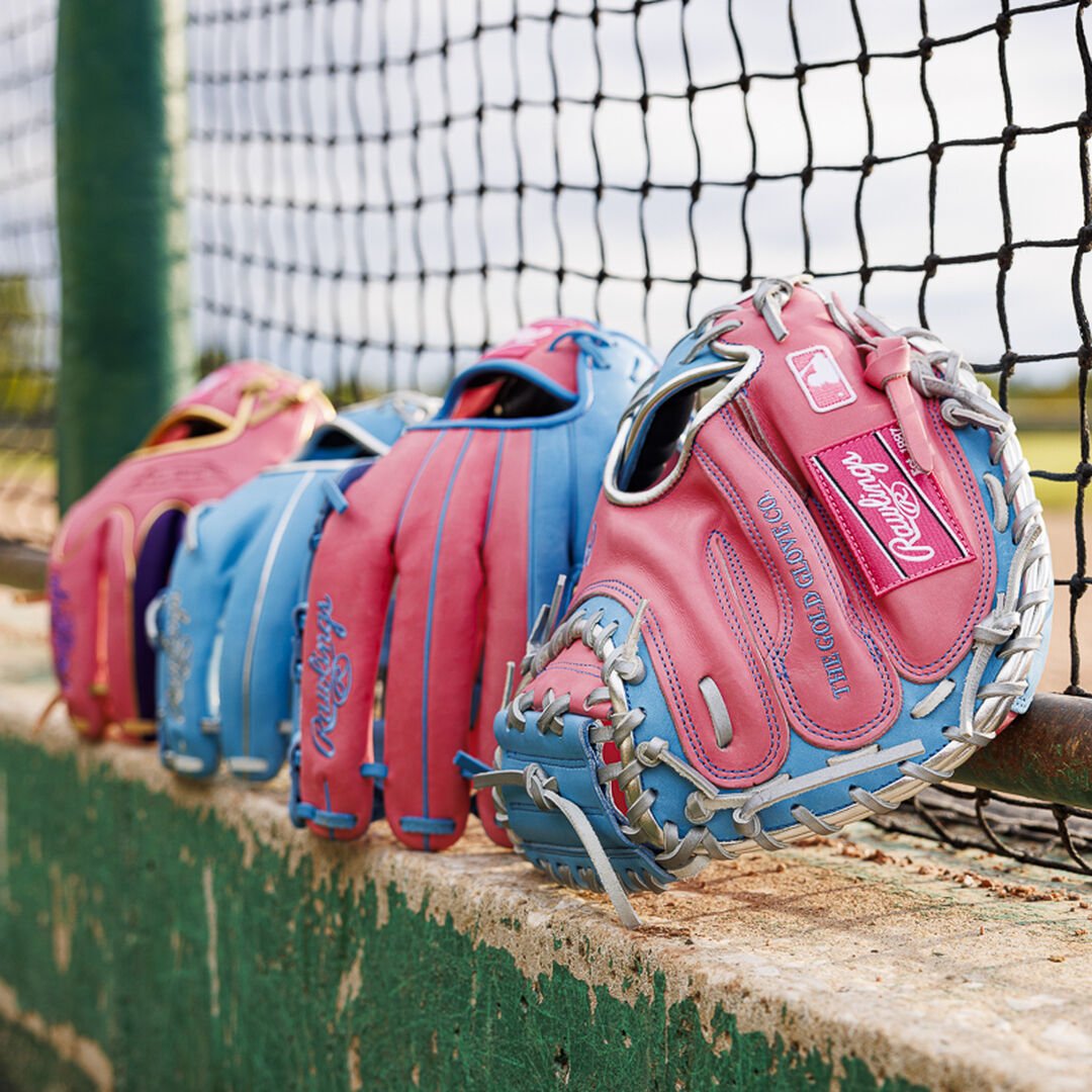 Exclusive Heart of the Hide 32.5" Catcher's Mitt Right Hand Throw - Image 9