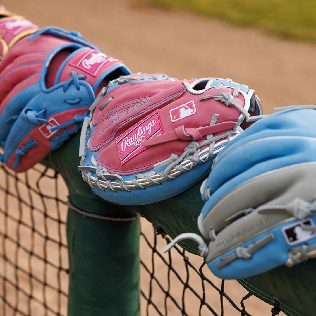 Exclusive Heart of the Hide 32.5" Catcher's Mitt Right Hand Throw - Image 10